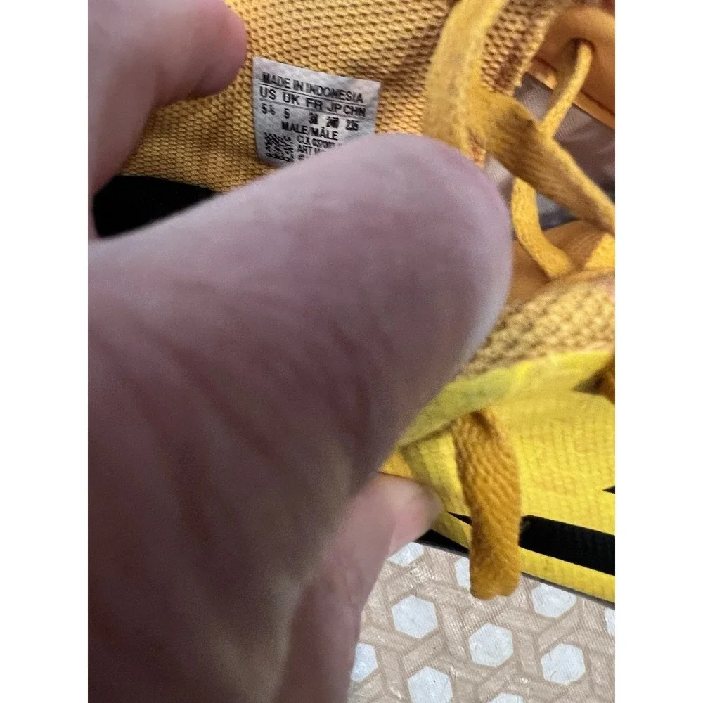 Adidas Indoor Soccer Shoes‎ Black Yellow Size 5.5